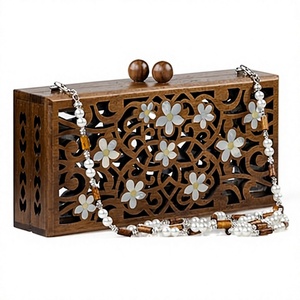 Pochette boîte mosaïque en nacre faite à la main avec élégante chaîne de transport - Product Image 1