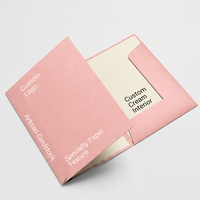 Porte-documents de présentation haut de gamme rouge bordeaux foncé et crème pour restaurants gastronomiques et menus de chefs privés