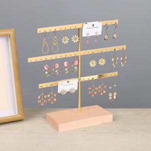 Rak Penyimpanan Anting 52 Lubang Grosir, 3 Tingkat, Logam Emas, Rak <span class=keywords><strong>Display</strong></span> Berdiri Sendiri untuk Pajangan Anting dan Perhiasan - Product Image 2