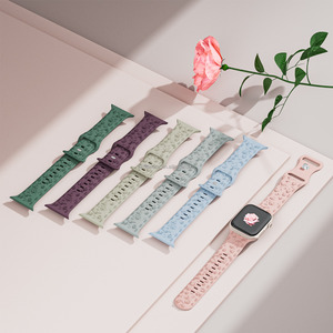 Correa de Reloj Deportiva de Silicona Suave con Grabado Floral de 22 mm, Correa de Reloj con Hebilla de Pin para Mujer, Correa con Flores en Relieve para Reloj IWatch - Product Image 3