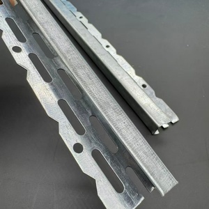 Renforce les bords des plaques <span class=keywords><strong>de</strong></span> plâtre avec une <span class=keywords><strong>bride</strong></span> perforée fixée encastrée au niveau du face <span class=keywords><strong>de</strong></span> la plaque. - Product Image 1