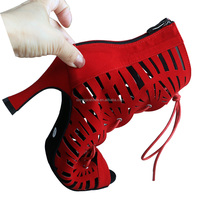 Nuevas llegadas personalizadas Zapatos de tacón alto de terciopelo rojo Latin Salsa Bachata Clases de tacón Zapatos con cordones Botas de baile de 9CM