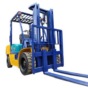 Chariot élévateur Komatsu FD30 de 3 tonnes avec moteur diesel, déplaceur latéral hydraulique, pneus pleins, mât à deux étages - Hydraulique stable - Product Image 1