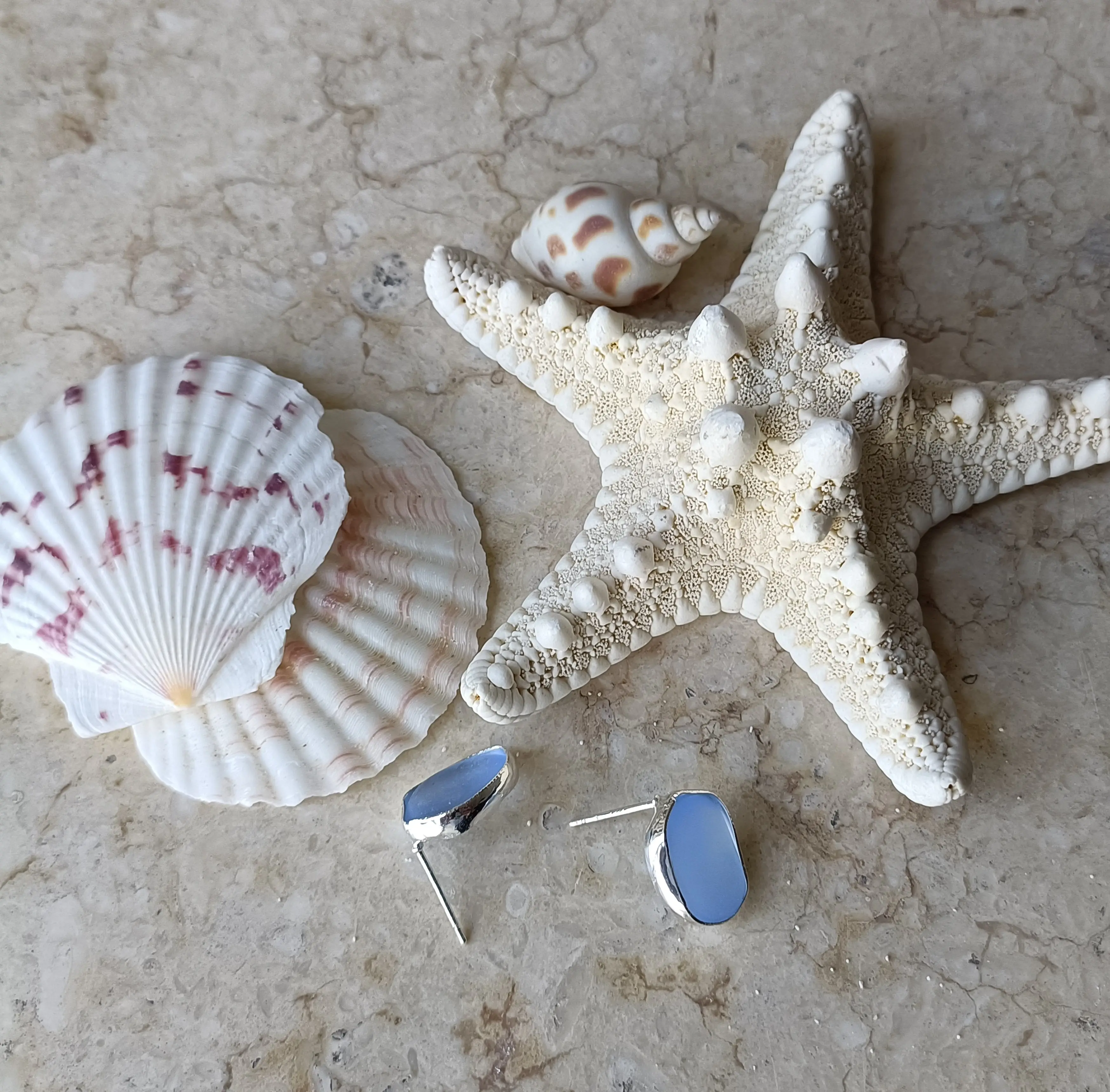 Orecchini a bottone in vetro marino con cornice Beach Mermaid Ocean Gift for Lovers