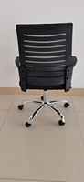 Chaise de bureau moderne exécutive réglable en hauteur, inclinable et pivotante, en maille, avec accoudoirs fixes, support lombaire et appui-tête