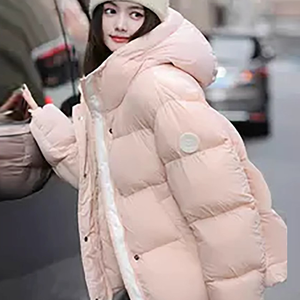 Doudoune épaisse à capuche pour femme - un choix idéal pour le temps froid. - Product Image 4