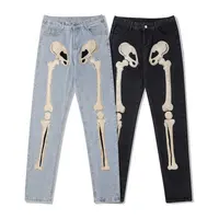 Benutzer definierte Chinese Factory Herren Jeans Stylish Skull Patch Jeans Herren High Street Hip-Hop lose gerade Hose mit weitem Bein