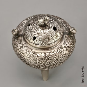 Quemador de Incienso Japonés Kisendo Modelo 6 Clásico de Plata Envejecida con Diseño de Crisantemo, Aromático para Exhibición Interior y Colección - Product Image 2