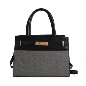 Bolso de playa grande de EVA con logotipo personalizado al por mayor, duradero y portátil, con diseño de letras y dos remaches. - Product Image 2