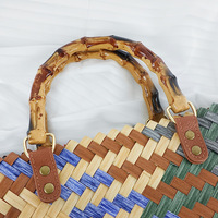 Sac de plage tissé en PP à rayures vintage motif Teckel avec surpiqûres contrastées