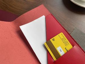 Portaconto in Ecopelle Morbida Personalizzabile con Logo Dorato e Slot <span class=keywords><strong>per</strong></span> Carte, Ideale <span class=keywords><strong>per</strong></span> Bar, Ristoranti e Caffetterie - Product Image 4