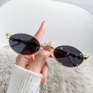 Lunettes de soleil ovales sans monture tendance, protection UV400, design élégant pour femmes - Product Image 4