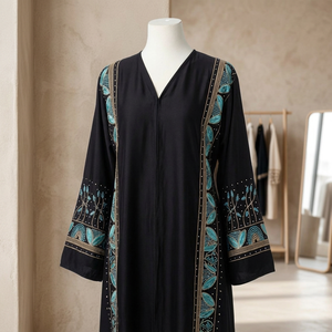 Abaya Modeste de Luxe Noire Turquoise Brodée Motifs Botaniques avec Taille Naturelle - Product Image 2