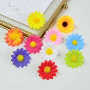Flores Artificiales de Margarita Dongchen Crafts de 4 cm, Cabezas de Margarita Pequeñas para Decoración, Manualidades, Coronas y Cajas de Flores - Product Image 1