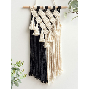 Tapisserie murale en <span class=keywords><strong>macramé</strong></span> noir et blanc moderne, tissée verticalement en coton - Product Image 1