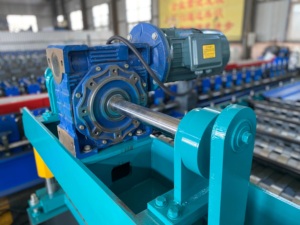 Machine de formage à froid de tôles trapézoïdales à grande vitesse <span class=keywords><strong>pour</strong></span> la production de panneaux de <span class=keywords><strong>toiture</strong></span> métalliques - Product Image 2