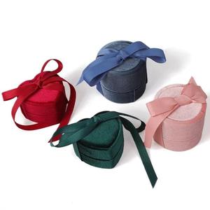 Caja de Regalo Redonda de Terciopelo de Lujo con Cinta para Guardar Joyas de Boda y Compromiso - Product Image 4