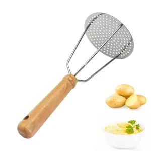 Cocina herramientas de mano de acero inoxidable machacador de papas y ricer con mango de madera