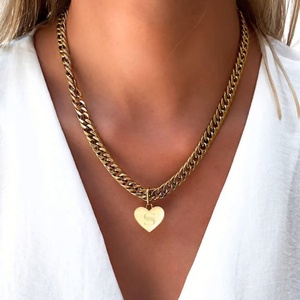 Collier tendance de luxe personnalisé avec pendentif cœur, chaîne gourmette, plaqué or 18 carats, en acier inoxydable pour femme - Product Image 2