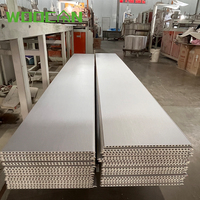 Meilleur prix pour les dalles de plafond en PVC, panneaux de plafond multifonctionnels en gros pour la décoration du plafond du salon