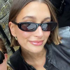 Gafas de Sol Retro de Moda 2025 para Hombre, Montura Estrecha Negra, Estilo Ojo de Gato, UV400, Montura Pequeña Rectangular, Gafas de Sol para Mujer - Product Image 2