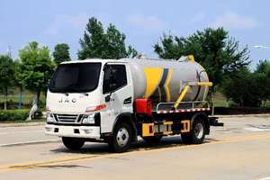 Nuevo Camión Cisterna de Vacío de 5000L para Diésel Euro 6 4x2 con Función de Tubería de Recuperación Manual para Transporte de Aguas Residuales Industriales - Product Image 2