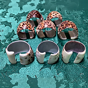 Ronds de serviette en coquillages - Lot de 5 - Décoration de table côtière - Supports de serviette en coquillages à pois marron - Offre spéciale à prix réduit - Livraison express - Product Image 1