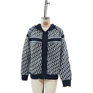 <span class=keywords><strong>Cardigan</strong></span> <span class=keywords><strong>con</strong></span> <span class=keywords><strong>Cappuccio</strong></span> Elegante e Corto per Donna, Personalizzabile <span class=keywords><strong>con</strong></span> Logo, Prodotto da Produttori di Maglieria 2026 - Product Image 2
