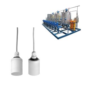 Capteur ultrasonique Endress+Hauser FDU91 pour la mesure du niveau et du débit des liquides, IP68, précision +/-2 mm, portée jusqu'à 10 m - Product Image 1