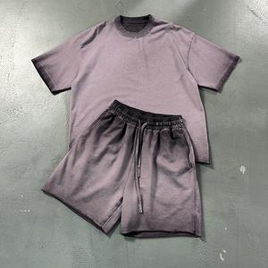 Ensemble T-shirt et short pour homme en 100% coton, avec logo personnalisé, couleur dégradée rétro délavée, style streetwear, ourlet brut - Product Image 5