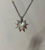 Ensemble de bijoux de sirène gothique abstraite faite à la main collier pendentif de perles anneau décoratif de cercle de corne en métal liquide anneaux d'albâtre