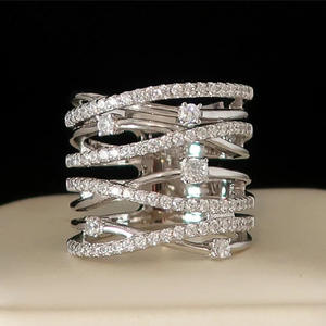 Q327 แหวนเพชรทองคำขาวสำหรับผู้หญิง แหวนหมั้นเพชรทรงกลมธรรมชาติสี D สำหรับเธอ - Product Image 1