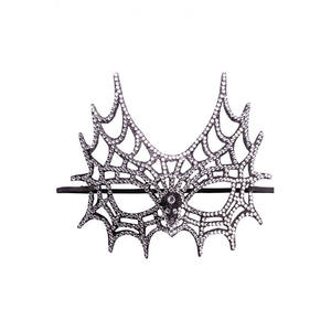 MASCARILLA DE TELA CON DISEÑO DE TELA DE ARAÑA Y PEDRITOS - Product Image 1