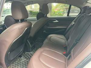 Autos Usados <span class=keywords><strong>BMW</strong></span> <span class=keywords><strong>120i</strong></span> M Sport Sedan 2020 1.5L 140HP Automático Interior Oscuro R17 Faros LED Asientos de Cuero Cámara de Reversa Techo Corredizo - Product Image 5