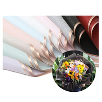 Papier d'emballage pour fleurs en plastique imperméable de luxe, imprimé avec des bords dorés, épaisseur de 65 microns, emballage pour fleuristes