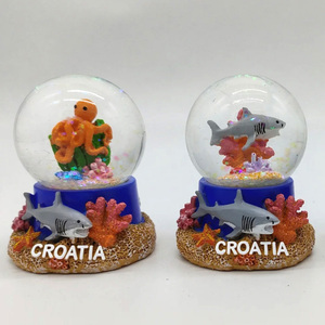 شعار مخصص ميني 45 راتنج شاطئ المحيط كروتيا تذكارات كرات الثلج - Product Image 1