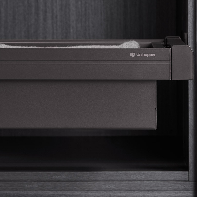 600 containers of mocha color