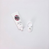 Dentifrice organique au fluorure à base d'ingrédients à base de plantes, prévient l'accumulation de plaque dentaire et favorise la santé bucco-dentaire
