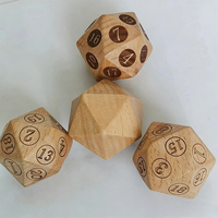 Vente en gros d'usine : Ensemble personnalisé de dés polyédriques en bois faits à la main, dés numérotés gravés pour jeux de table RPG, accessoires écologiques