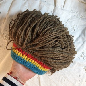 Bonnet Rasta Jamaïcain Amusant avec Perruque et Barbe Rasta pour Hommes et Femmes, Dreadlocks Tricotées pour Noël ou Halloween - Product Image 6