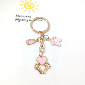 Porte-clés en alliage émaillé avec empreinte <span class=keywords><strong>de</strong></span> pied <span class=keywords><strong>de</strong></span> bébé et biberon, breloque souvenir nouveau-né, cadeau <span class=keywords><strong>de</strong></span> maternité ou <span class=keywords><strong>de</strong></span> baby shower, pendentif pour sac - Product Image 5