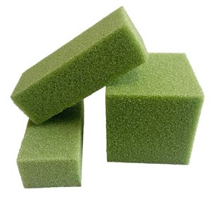 Mousse florale en plastique recyclé vert 4x4x4 cm pour arrangements floraux et artisanat - Product Image 1