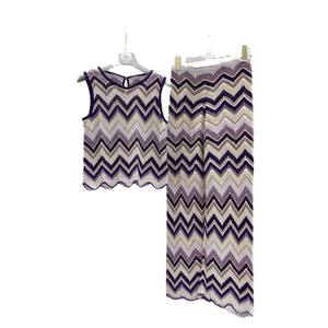 طقم صيفي جديد لعام 2026 يتكون من سترة بدون أكمام وبنطلون محبوك بألوان متباينة وتصميم متعرج عصري يناسب جميع الإطلالات - Product Image 3