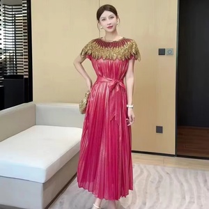 Ventes directes d'usine Miyake 2025 de nouvelles robes grande taille avec des perles lourdes et des robes plissées élégantes - Product Image 5