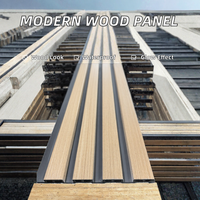 Panneau de plafond en PVC ventilé, étanche et ignifuge, imitation bois WPC pour extérieur moderne, design graphique pour façade.