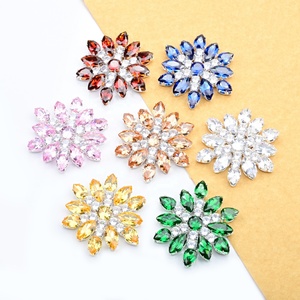 Aplique de Diamante Grande Floco de Neve com Micro Zircônia e Flor, Fecho de Cobre Banhado, Fivelas de Base Plana com Nó de Sapo para Embelezamento de Casamento - Product Image 4