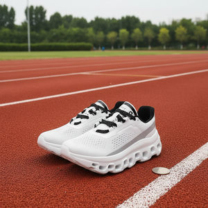 Scarpe da Corsa Bianche da <span class=keywords><strong>Uomo</strong></span> Traspiranti con <span class=keywords><strong>Suola</strong></span> Cava Leggere <span class=keywords><strong>Sneakers</strong></span> da Ginnastica in Stock con Logo Personalizzabile OEM e Taglie Grandi - Product Image 3