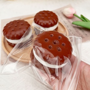Jouet Squishy Anti-Stress en Forme de Biscuit Sandwich au Chocolat de Simulation en Gros pour Cadeau Promotionnel - Product Image 5