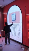 Écran LED de grande taille 4,8 m * 15,6 m, double lumière, pointeur laser, interaction précise à distance, écran LED interactif