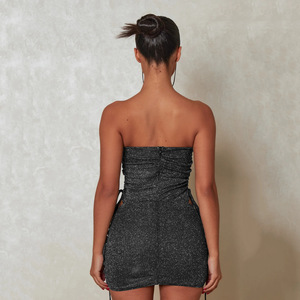 Vestido ajustado sin tirantes con lentejuelas y falda corta con cordón y aberturas, ideal para discoteca - Product Image 4